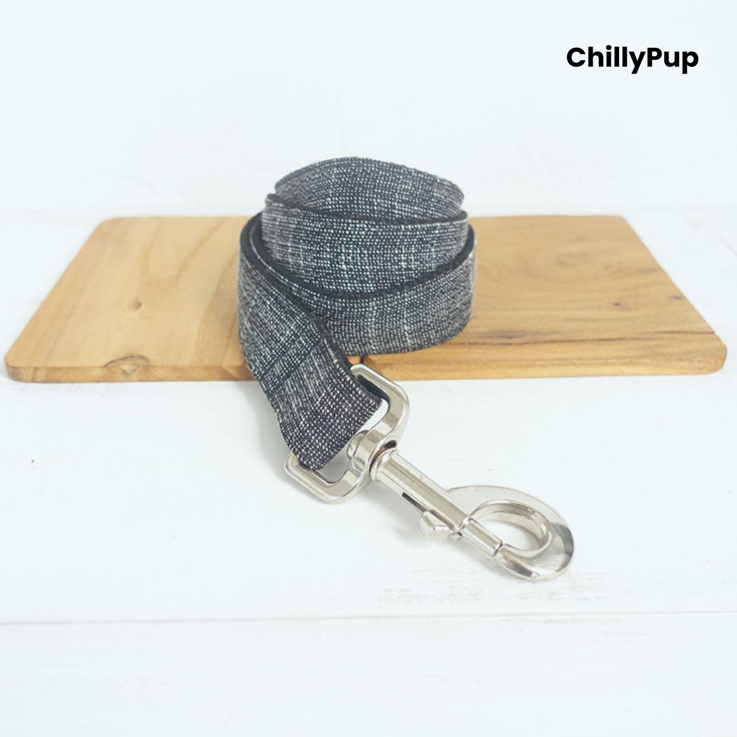 Grey dog lead with metal clip on a wooden board, branded 'ChillyPup'.