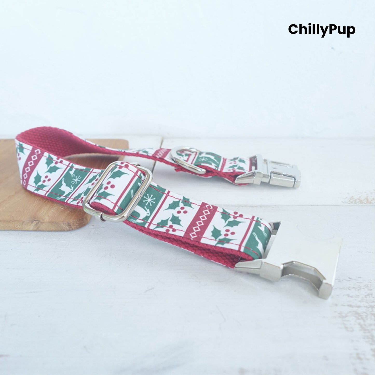Dog collar with festive pattern on a white background, branded 'ChillyPup'.