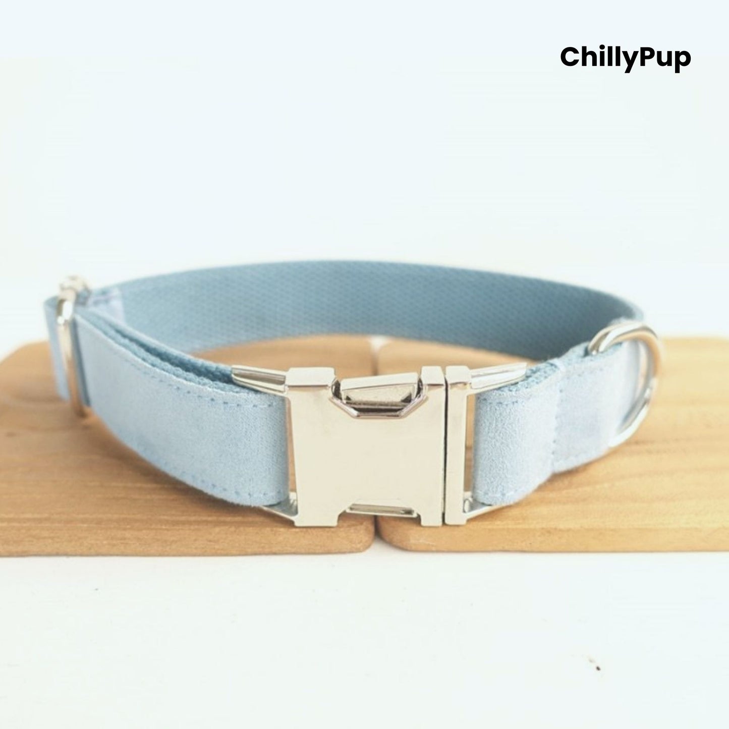 Light blue dog collar and Lead set on a wooden board with 'ChillyPup' branding.