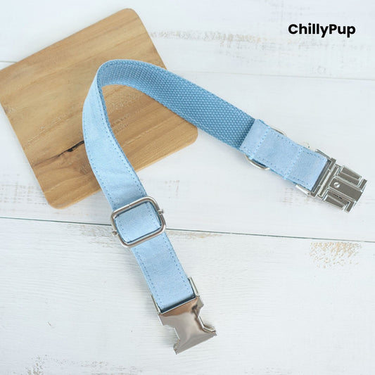 Light blue dog collar and Lead set on a wooden board with 'ChillyPup' branding.