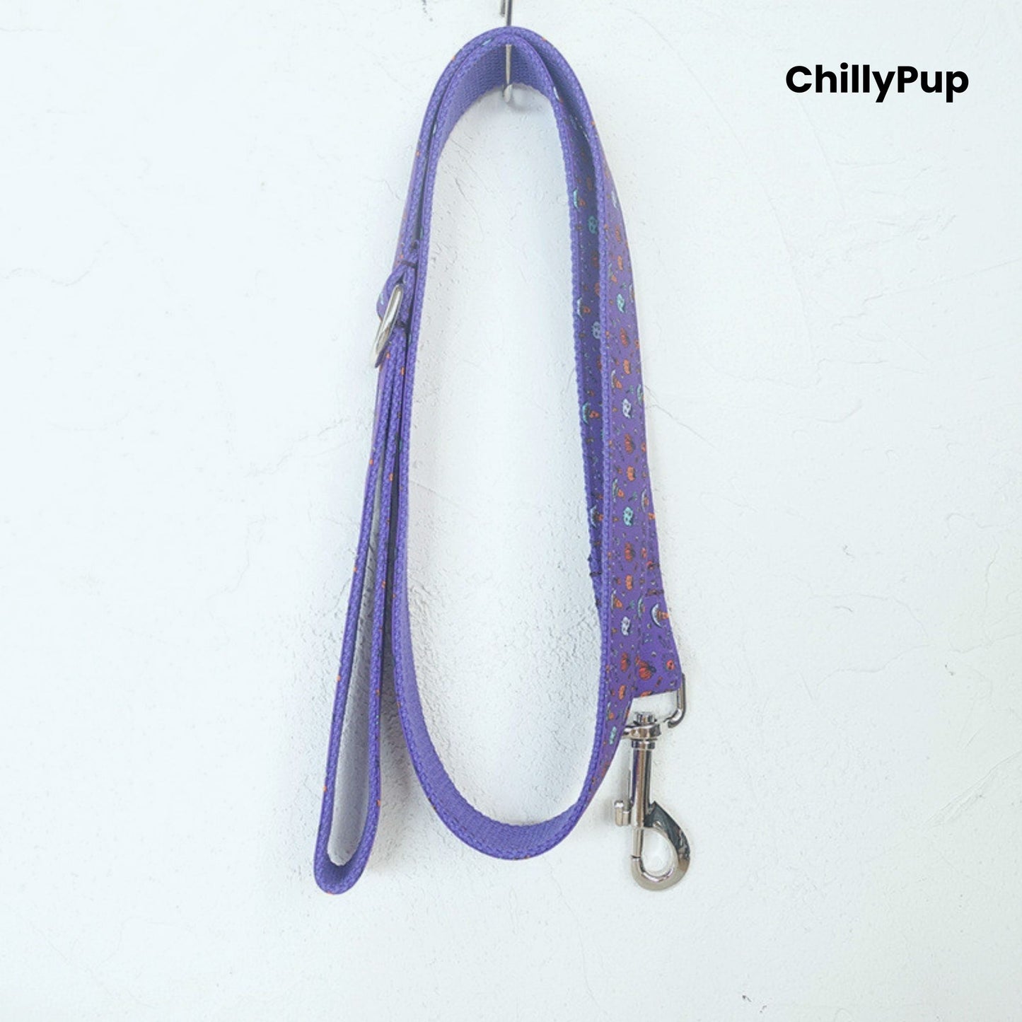 Purple Halloween dog lead on a wooden board, branded 'ChillyPup